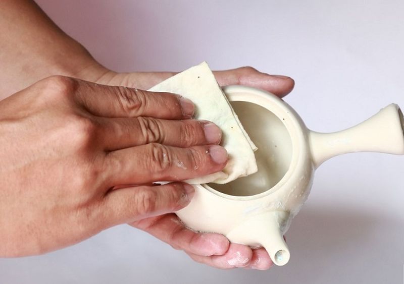 4 tuyệt chiêu vệ sinh ấm chén trà chuẩn chuyên gia